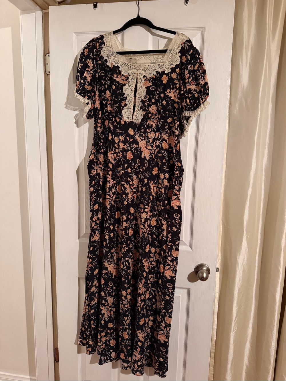 Doen Lace Trim Floral Dress